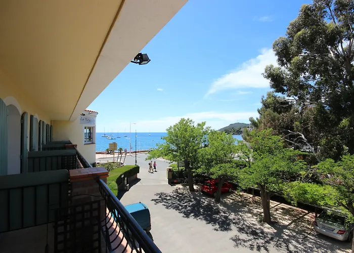 Le Relais D'agay Otel 3*