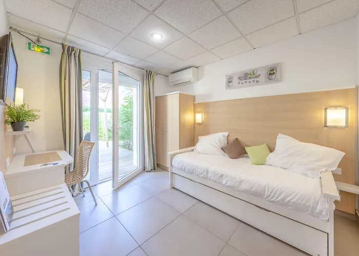 Le Relais D'agay מלון