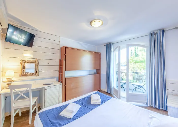 Le Relais D'agay Otel 3*